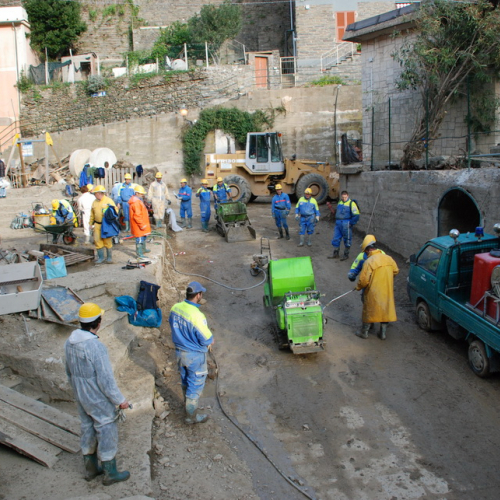 Volontari impegnati a Vernazza n. 67 / 74337